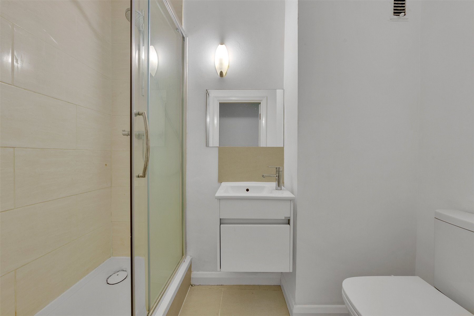 Flat Belsize Road in Greater London