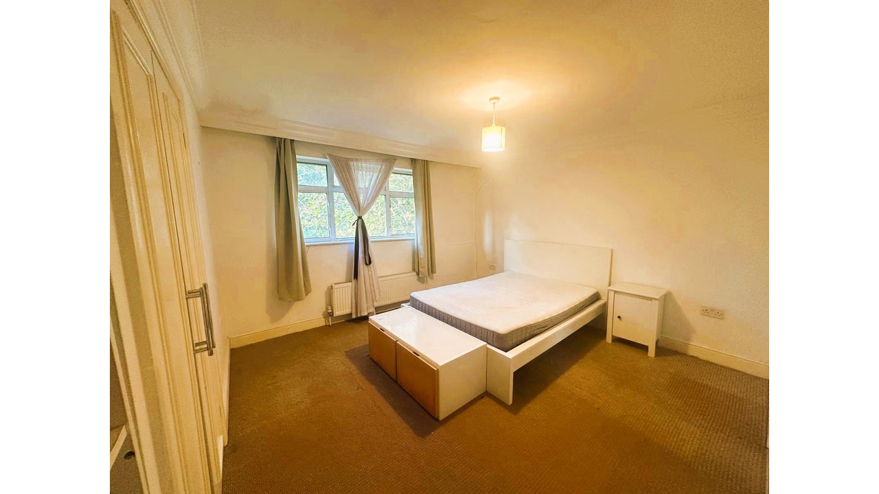 Room Acacia Road in Greater London
