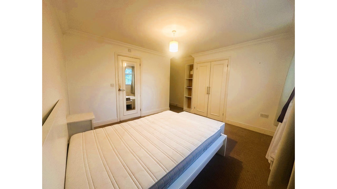 Room Acacia Road in Greater London