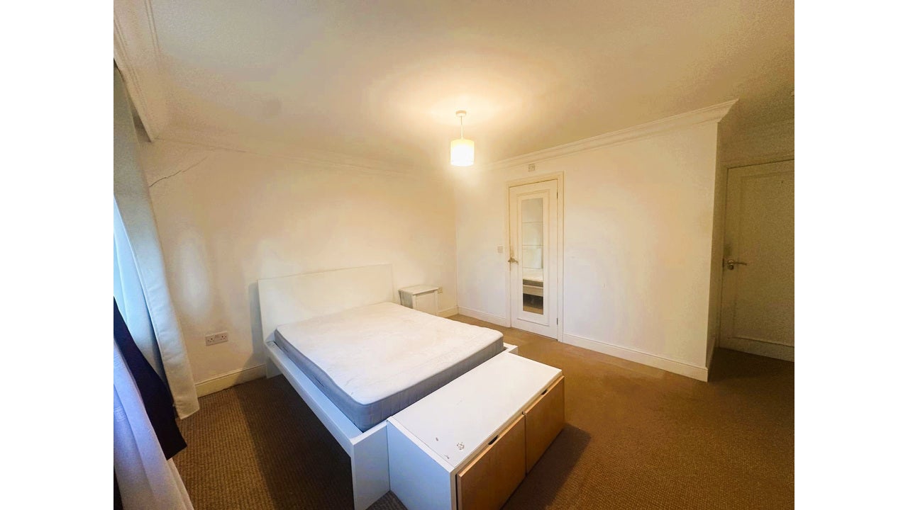 Room Acacia Road in Greater London