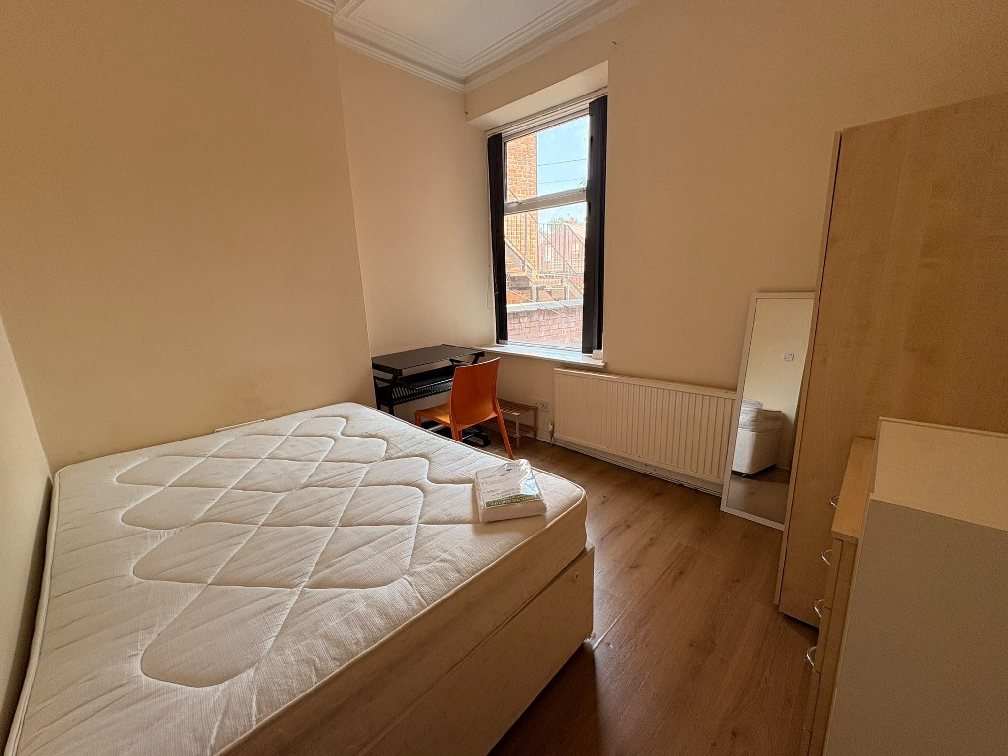 Flat Dickenson Road in Manchester