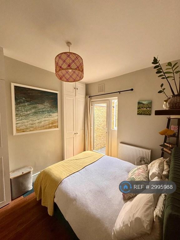 Flat Ulverscroft Road in Greater London