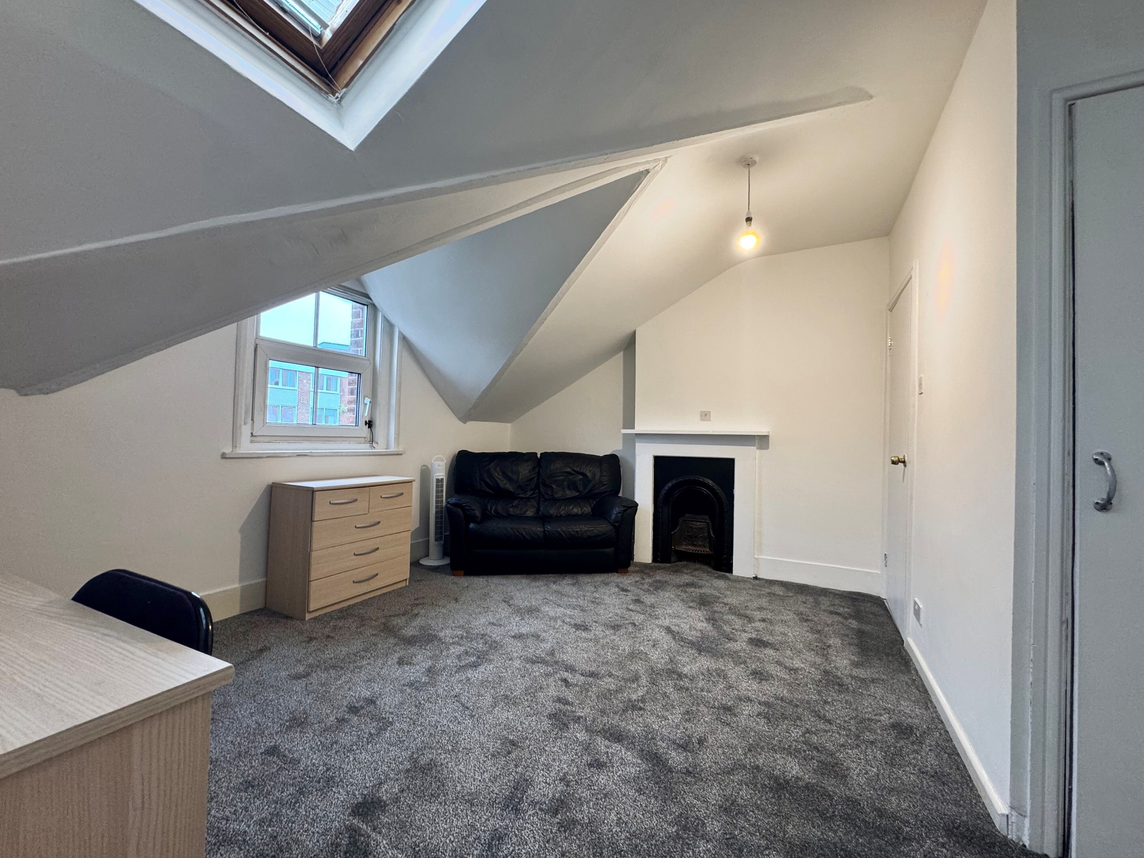 Room Victoria Road North in Portsmouth