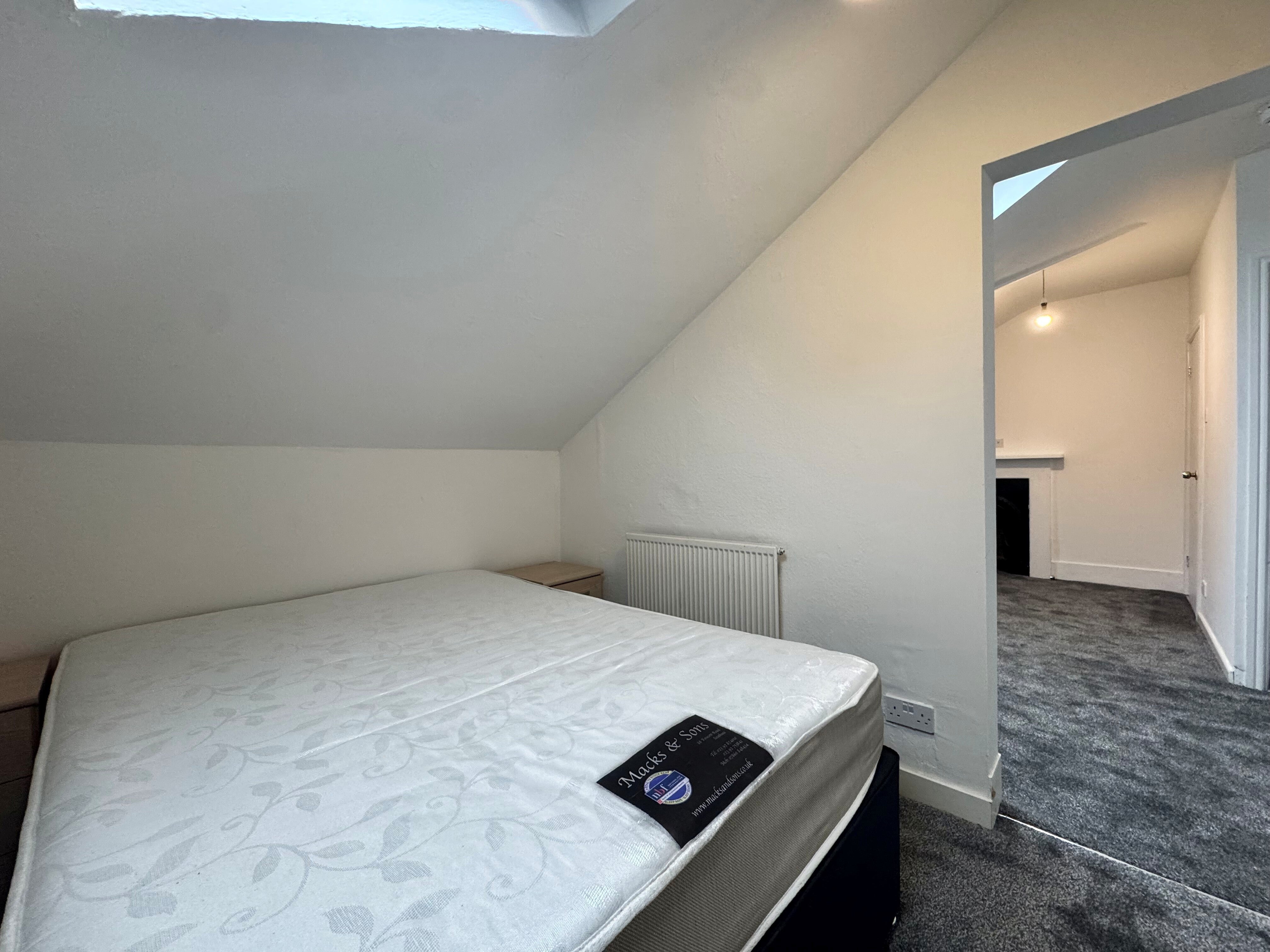 Room Victoria Road North in Portsmouth
