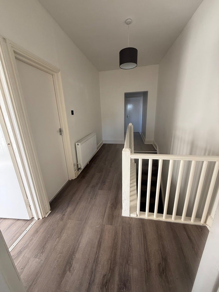 Flat Evelina Road in Greater London