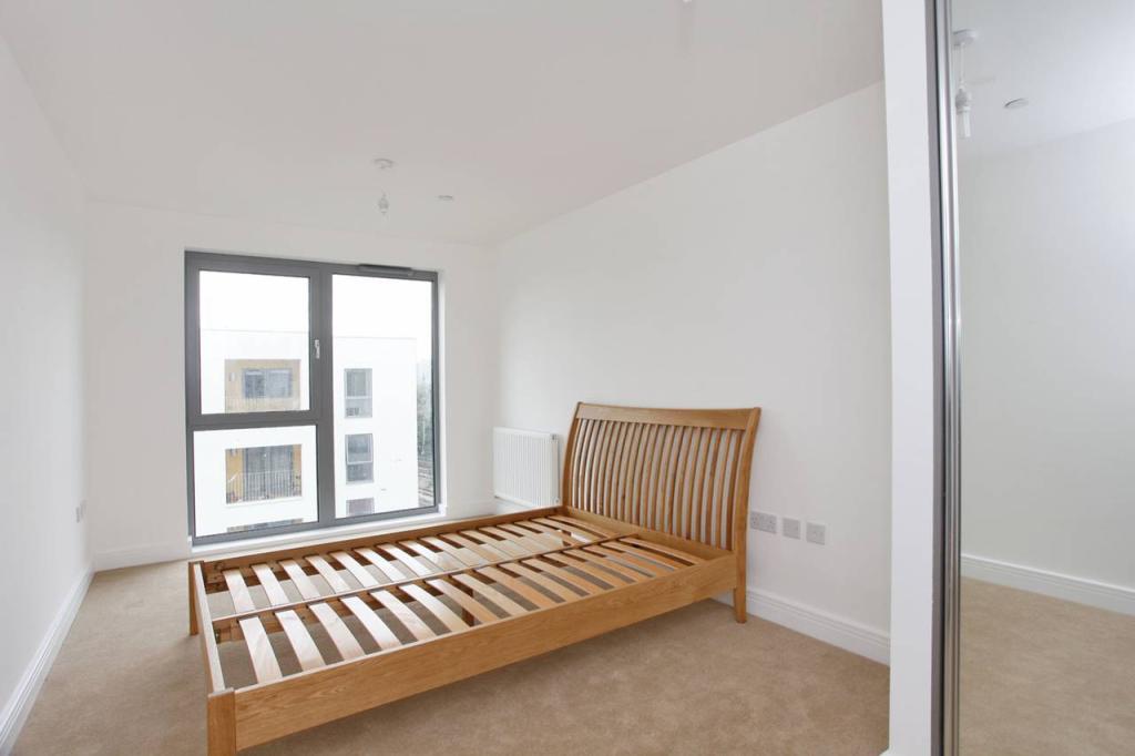 Flat Westferry Road in Greater London
