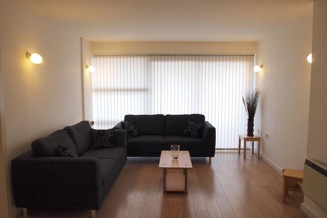 Flat Westferry Road in Greater London