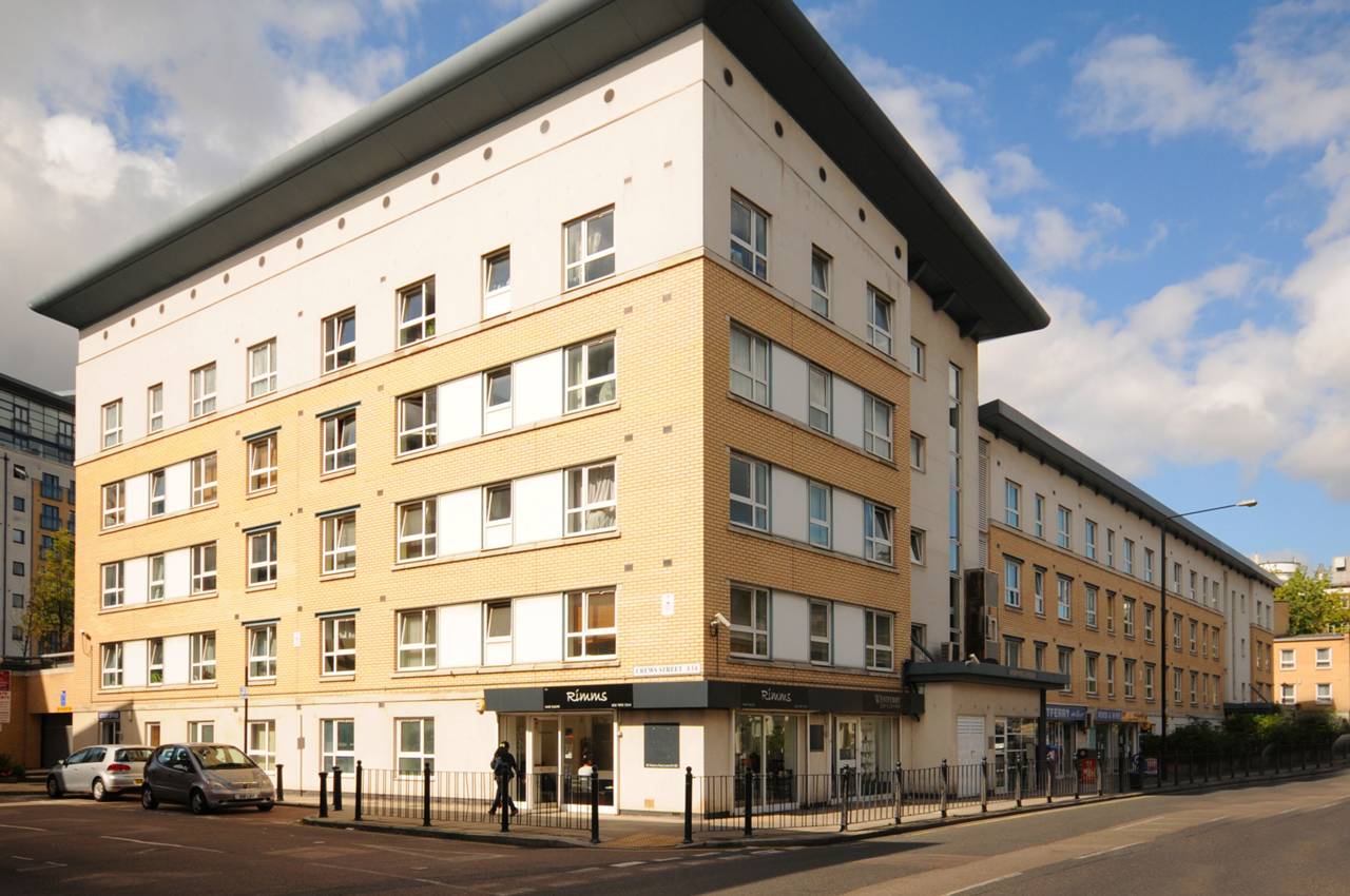 Flat Westferry Road in Greater London
