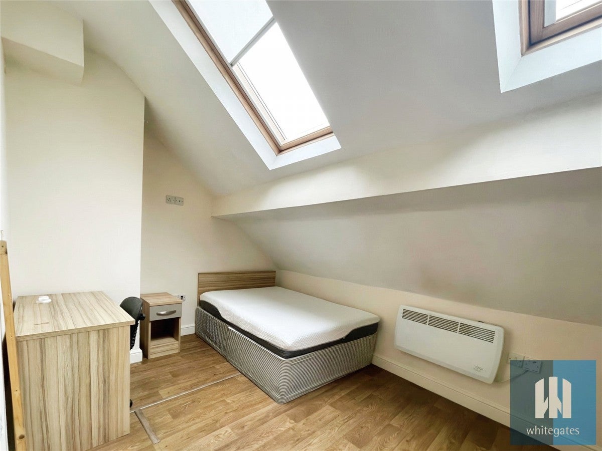 Flat Elmwood Close in Kirklees