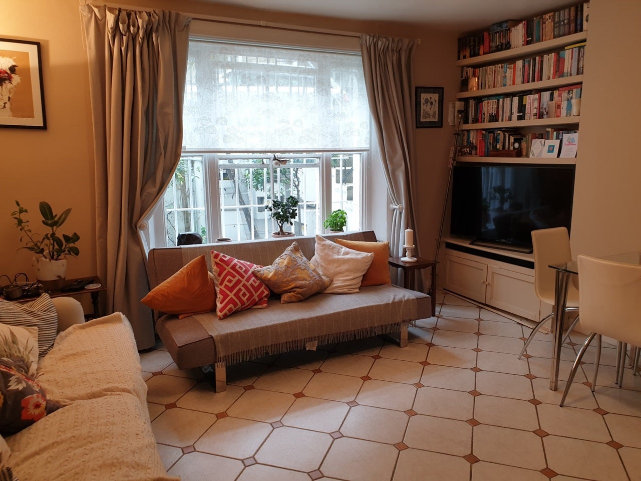 Flat Eardley Crescent in Greater London