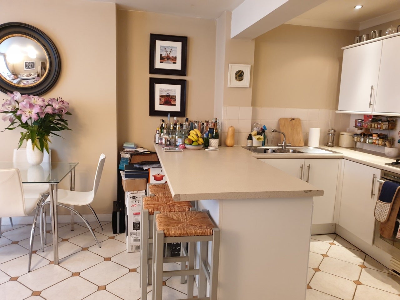 Flat Eardley Crescent in Greater London