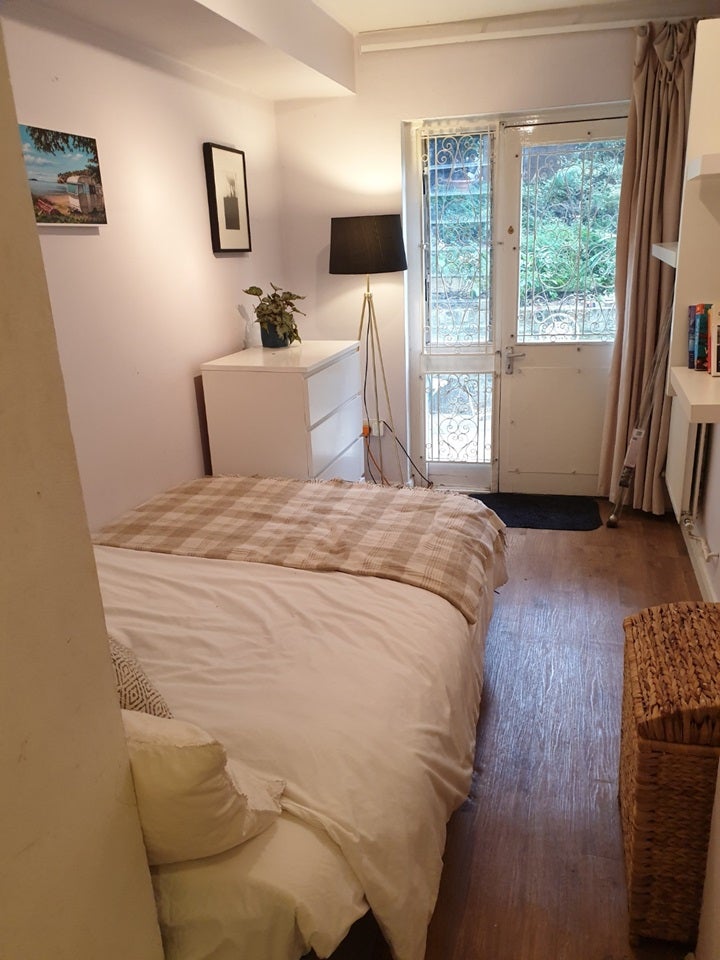 Flat Eardley Crescent in Greater London