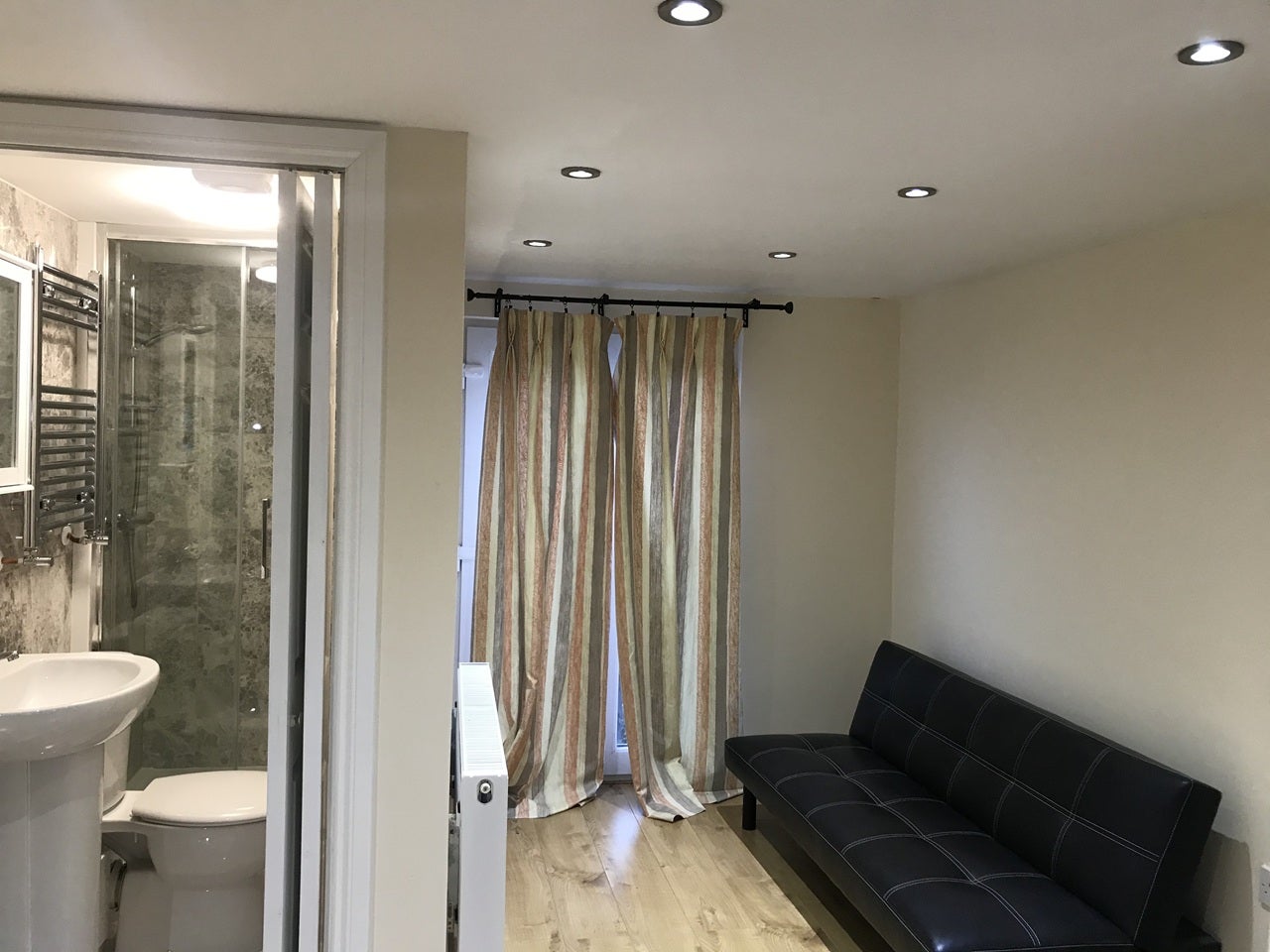 Flat Queens Walk in Greater London