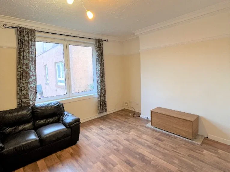 Flat Stenhouse Avenue West in City of Edinburgh