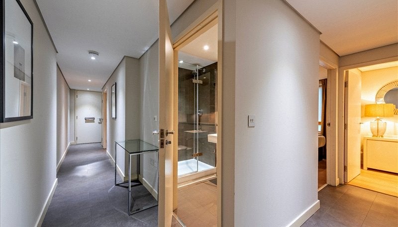Flat Merchant Square in City of Westminster