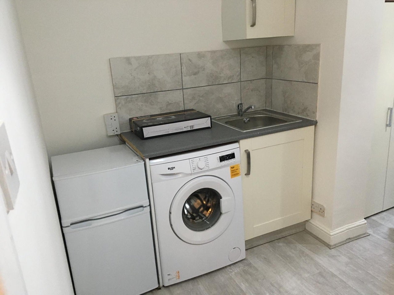 Room Tugela Road in Greater London
