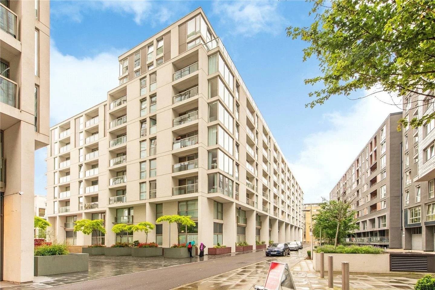 Flat Lanterns Way in Greater London
