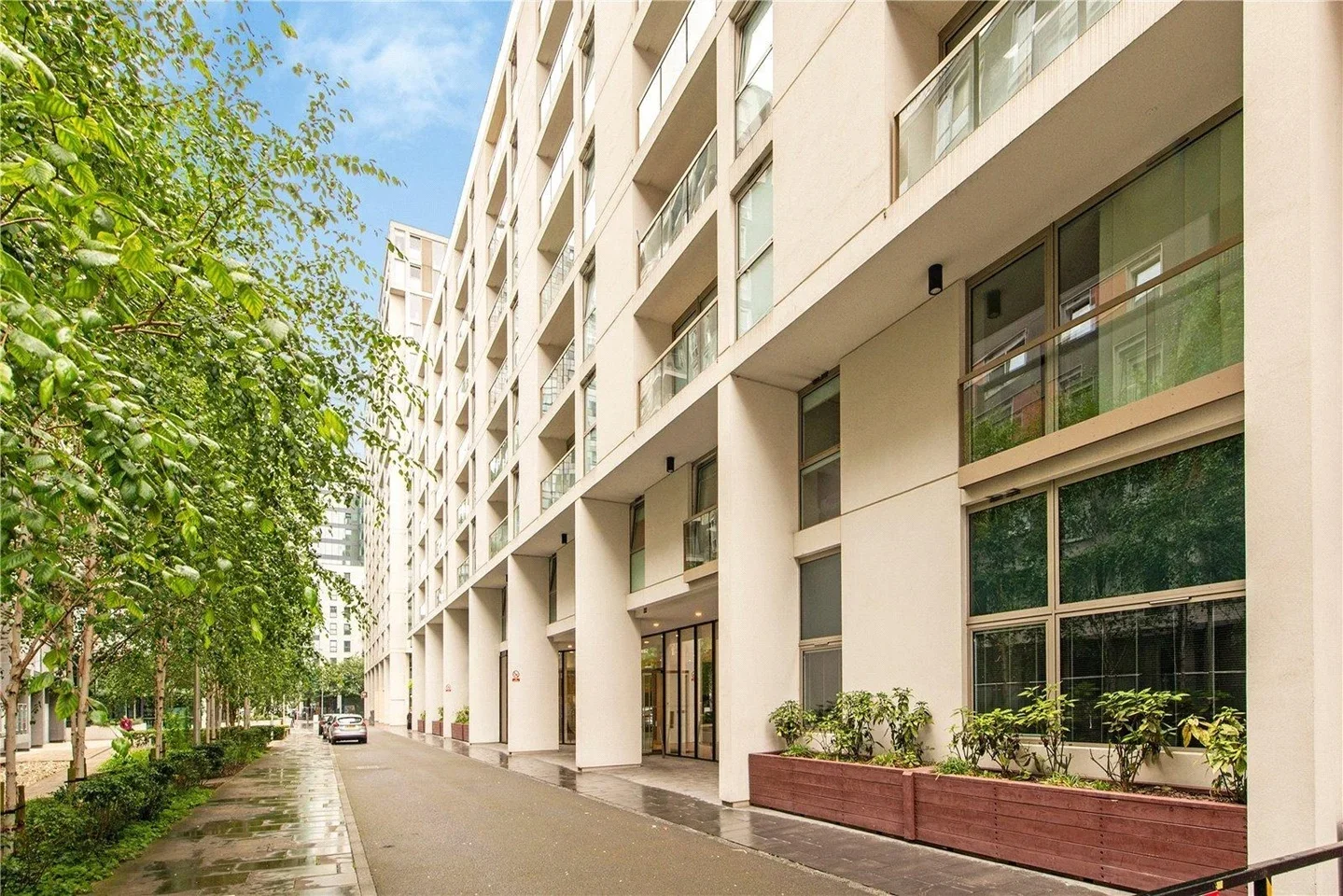 Flat Lanterns Way in Greater London