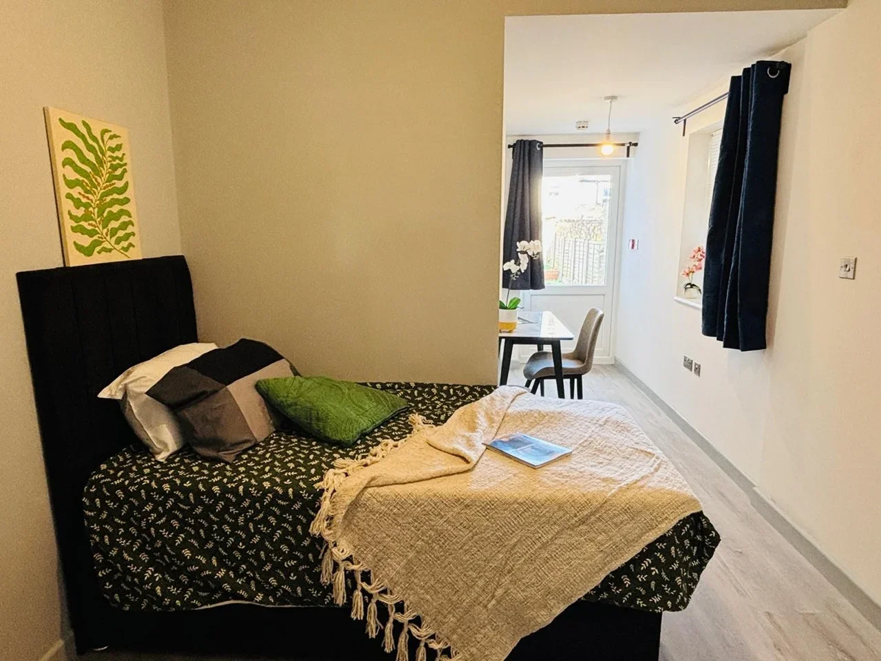 Room Upper Road in Greater London