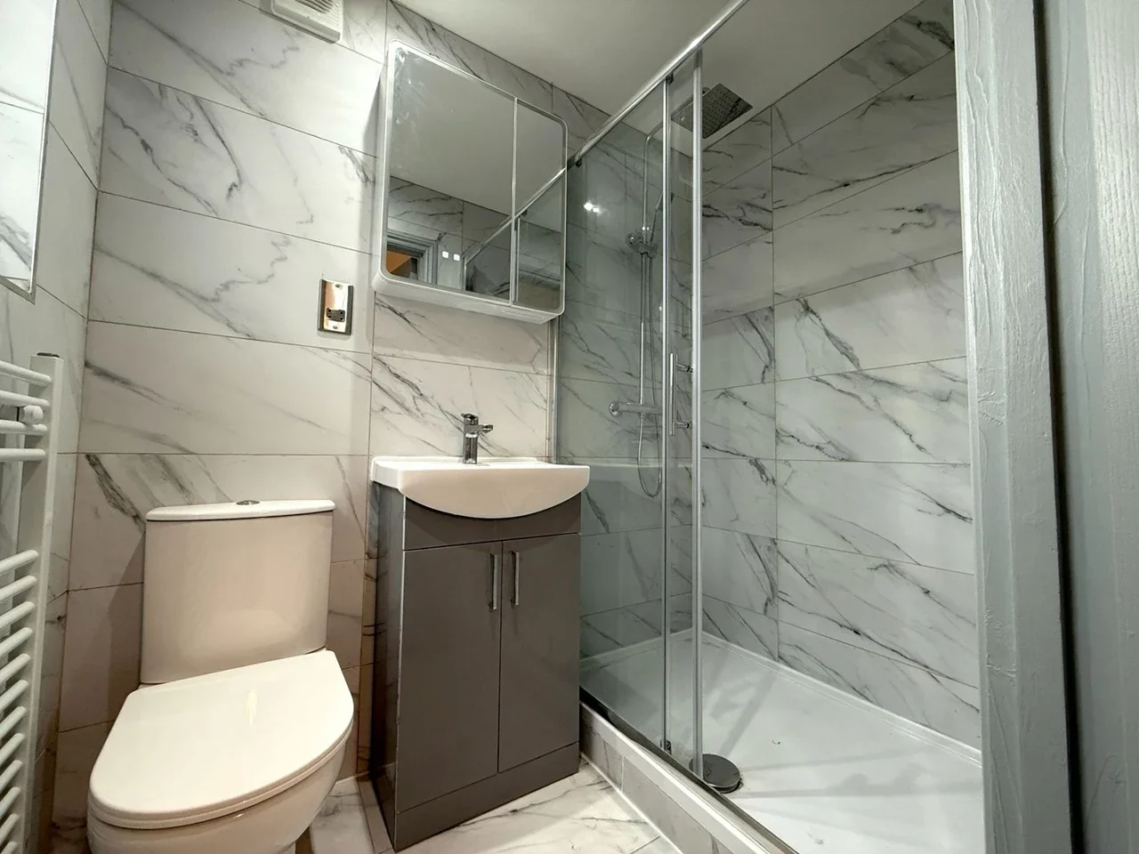 Room Upper Road in Greater London