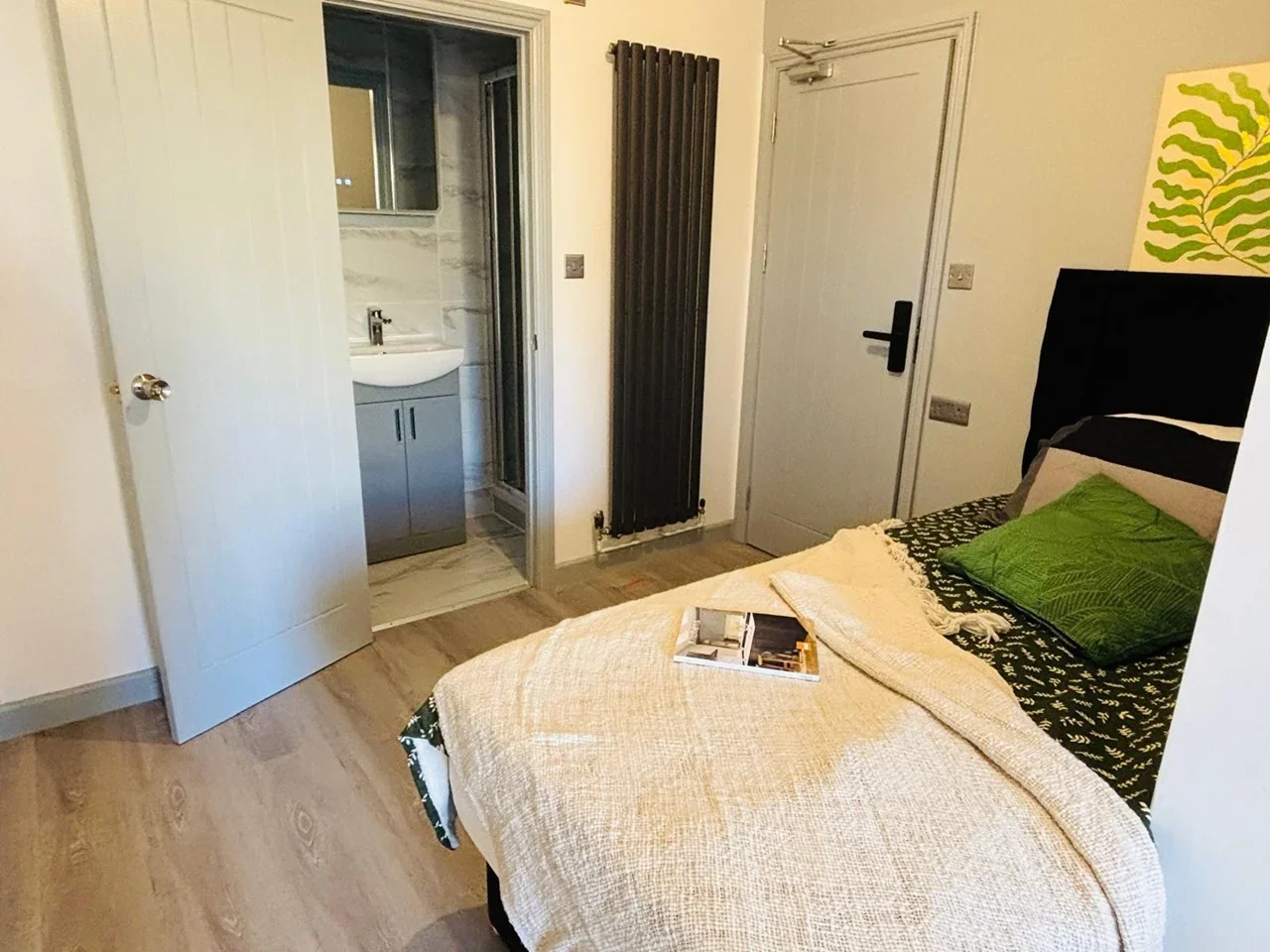 Room Upper Road in Greater London