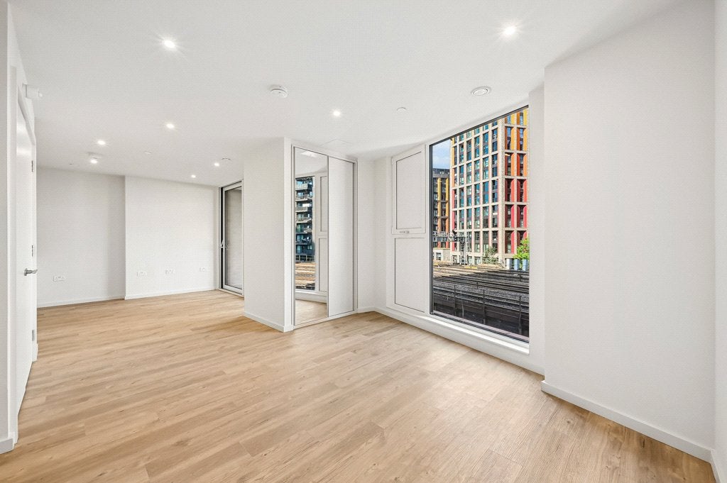 Flat Hebden Place in Greater London