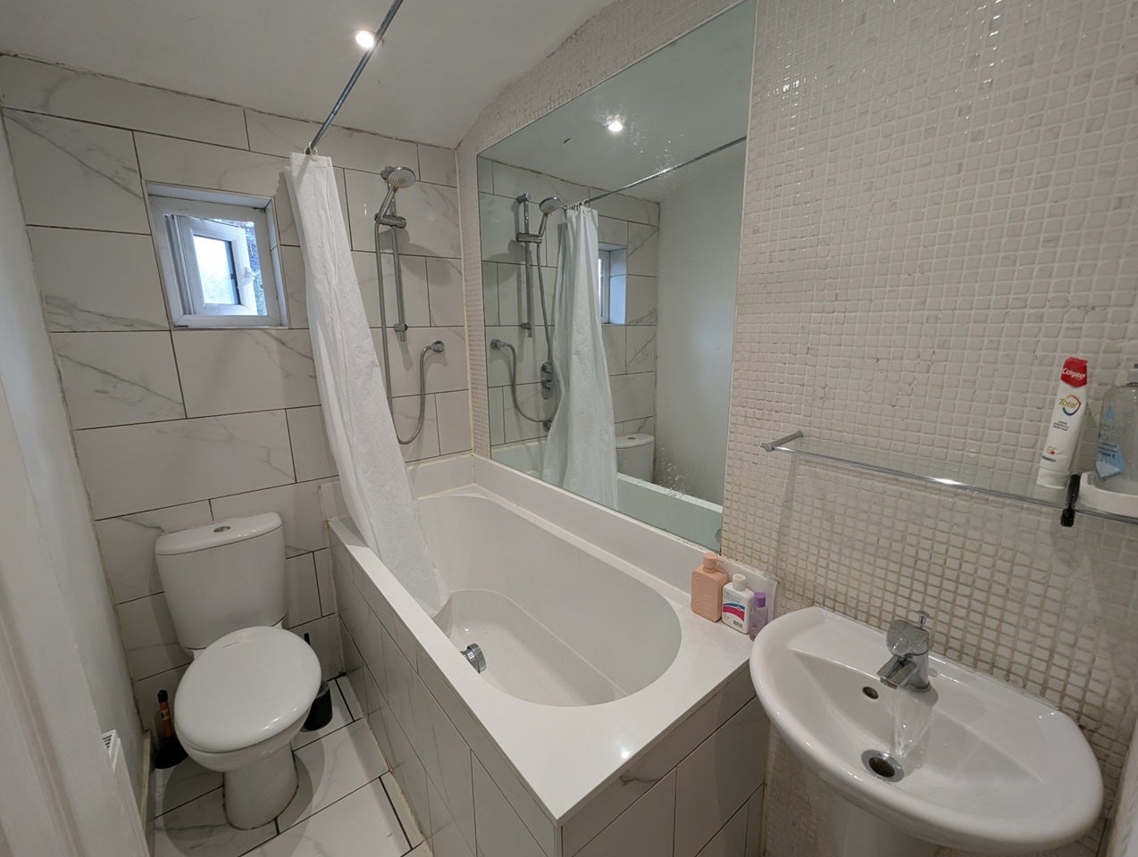 Room Leyton Park Road in Greater London