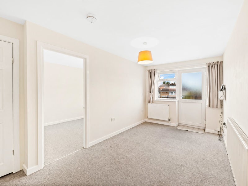 Flat Dovers Green Road in Reigate and Banstead