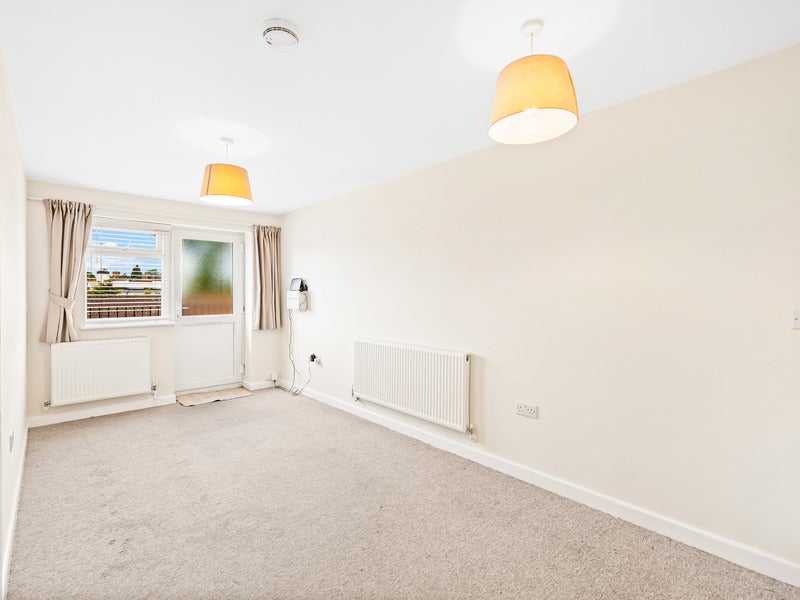 Flat Dovers Green Road in Reigate and Banstead