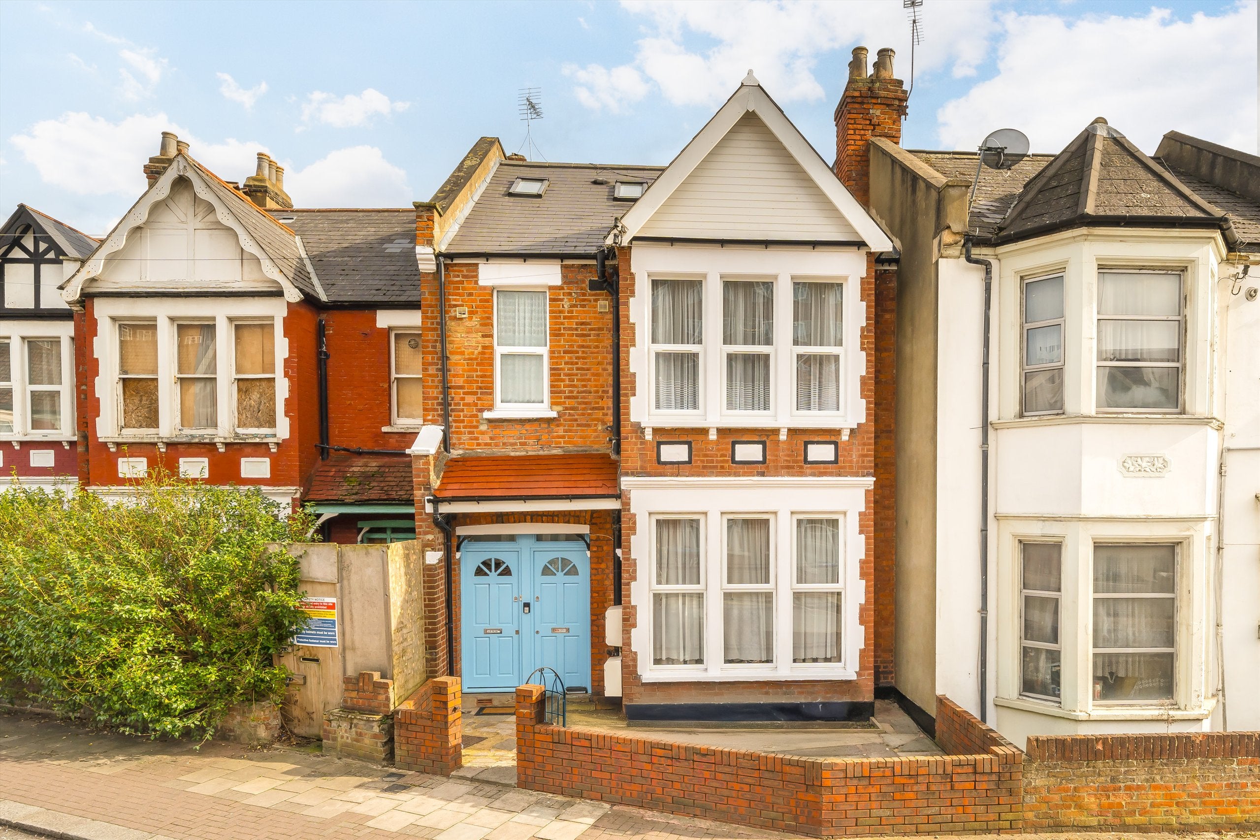Flat Oaklands Road in Greater London