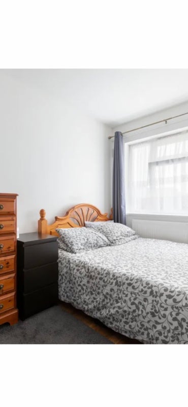Room Creswick Walk in Greater London
