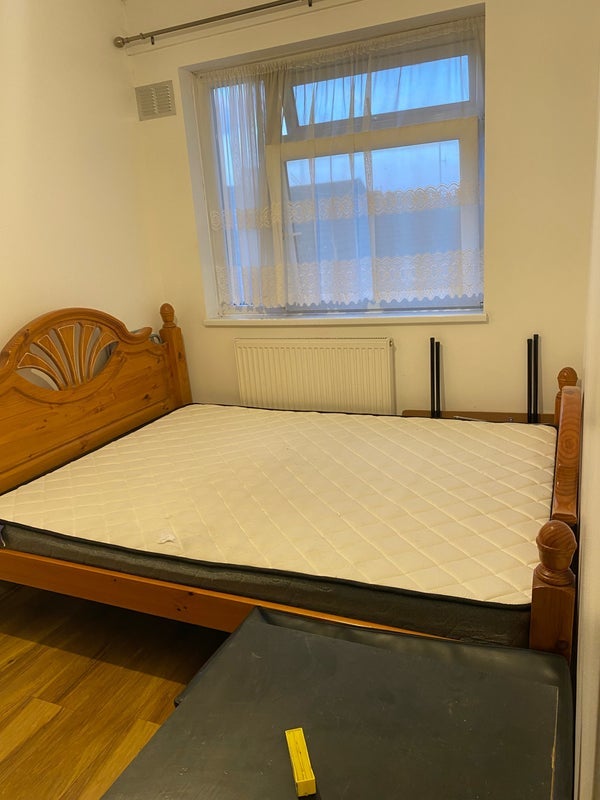 Room Creswick Walk in Greater London