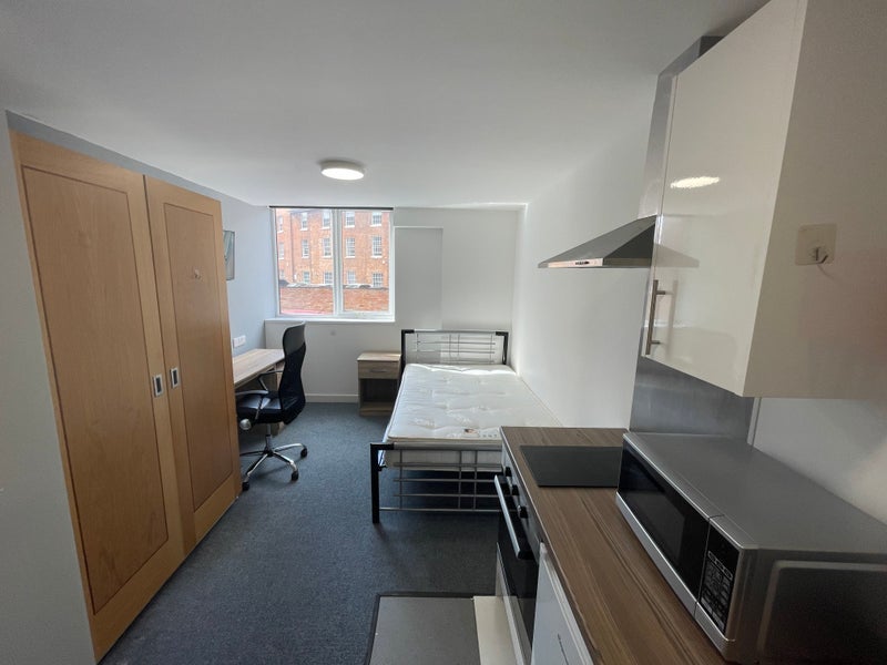 Flat Princess Road West in Leicester