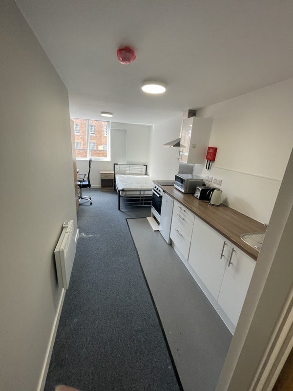 Flat Princess Road West in Leicester
