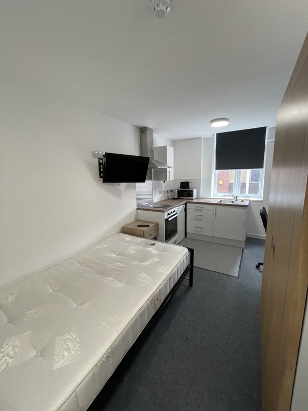 Flat Princess Road West in Leicester