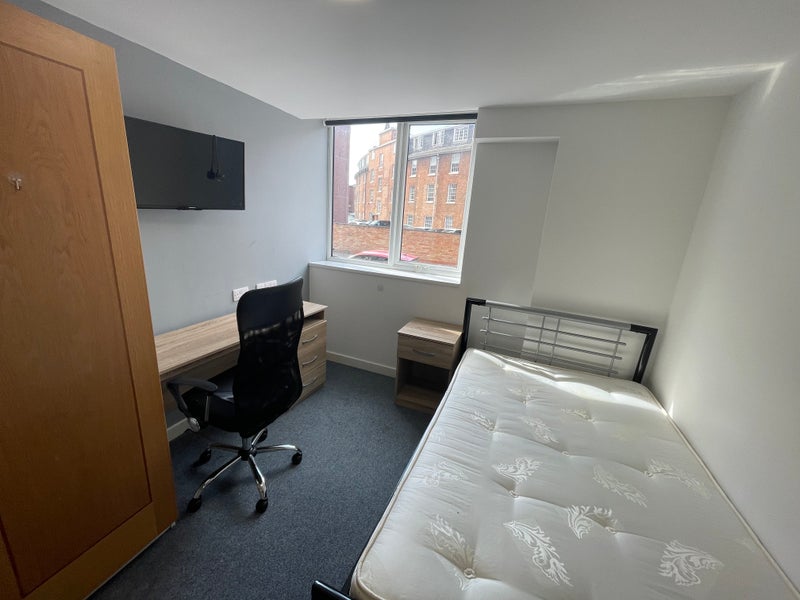 Flat Princess Road West in Leicester