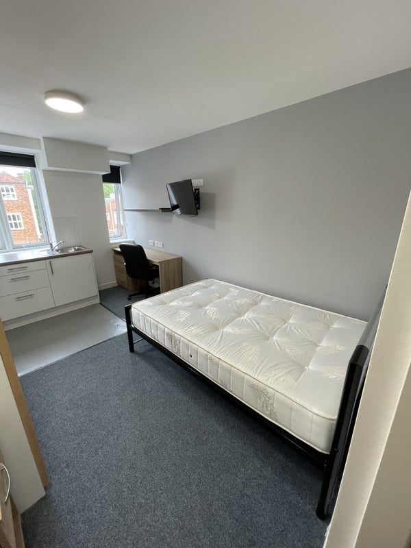 Flat Princess Road West in Leicester