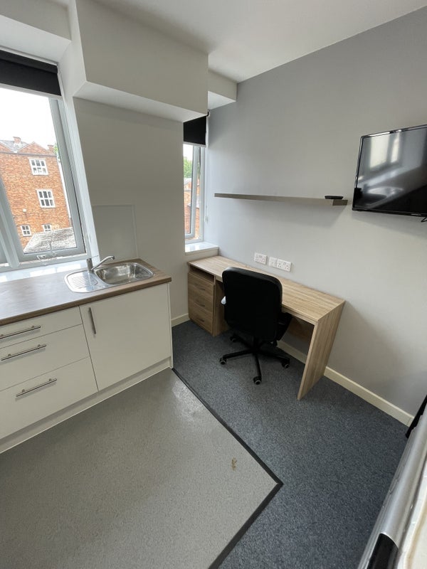 Flat Princess Road West in Leicester