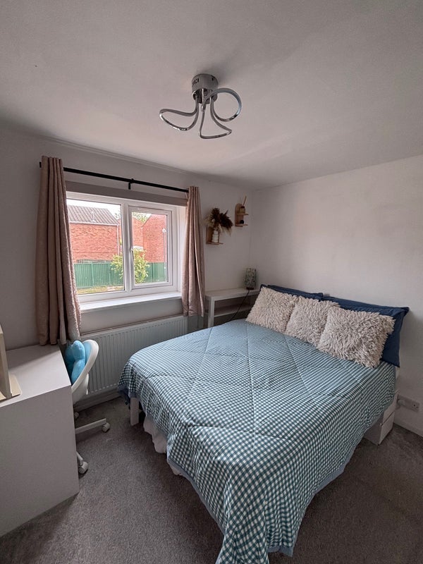 Room Lambourn Crescent in Royal Leamington Spa