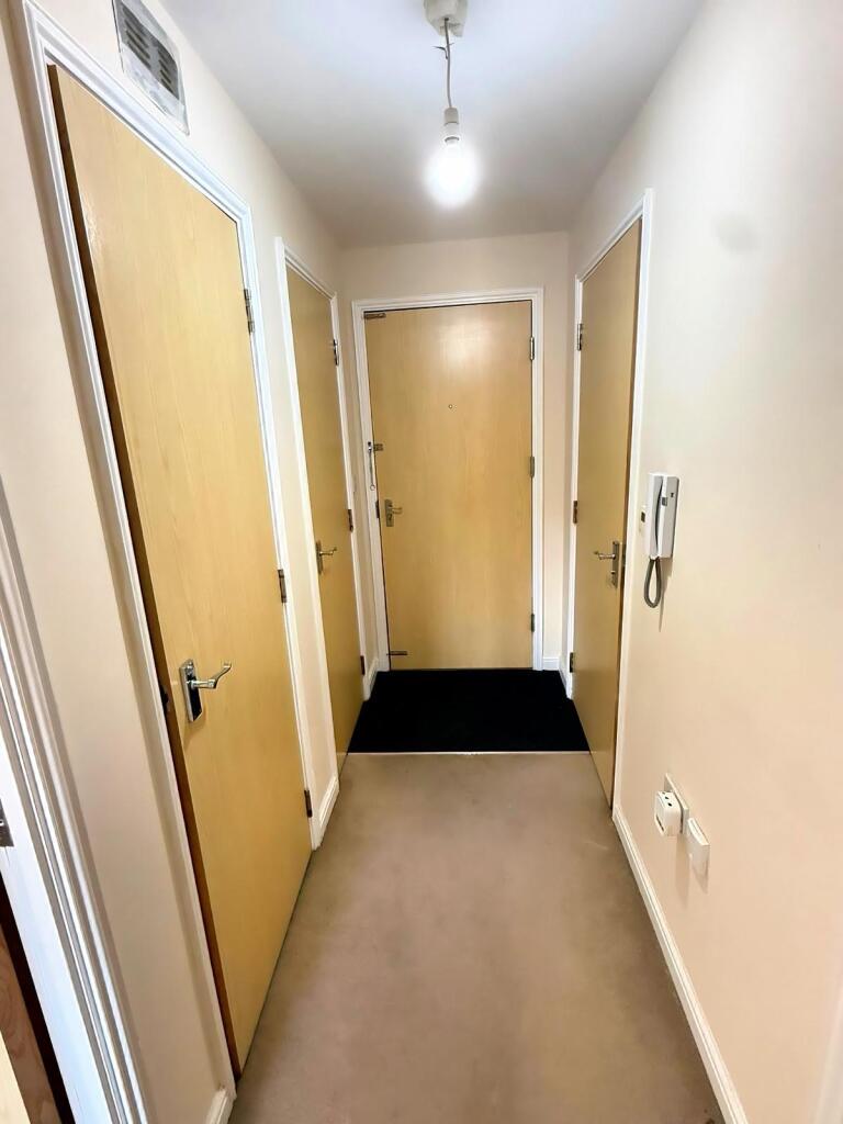 Flat Harwoods Road in Watford