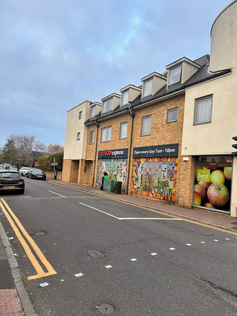 Flat Harwoods Road in Watford