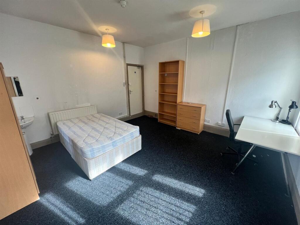 Room Melbourne Road in Coventry