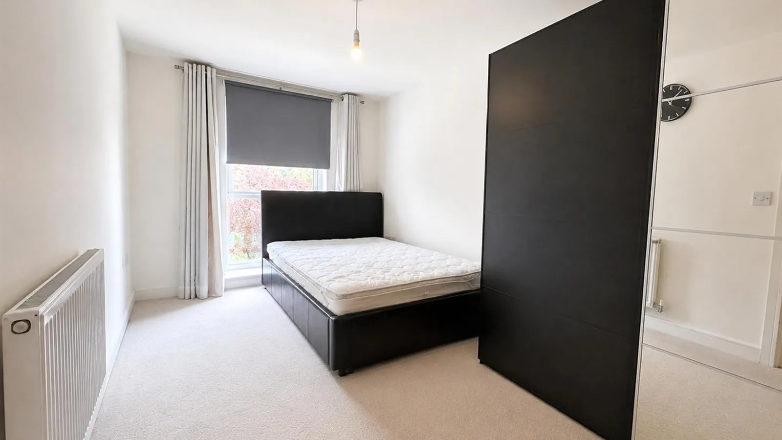 Flat Fairfield Road in Greater London