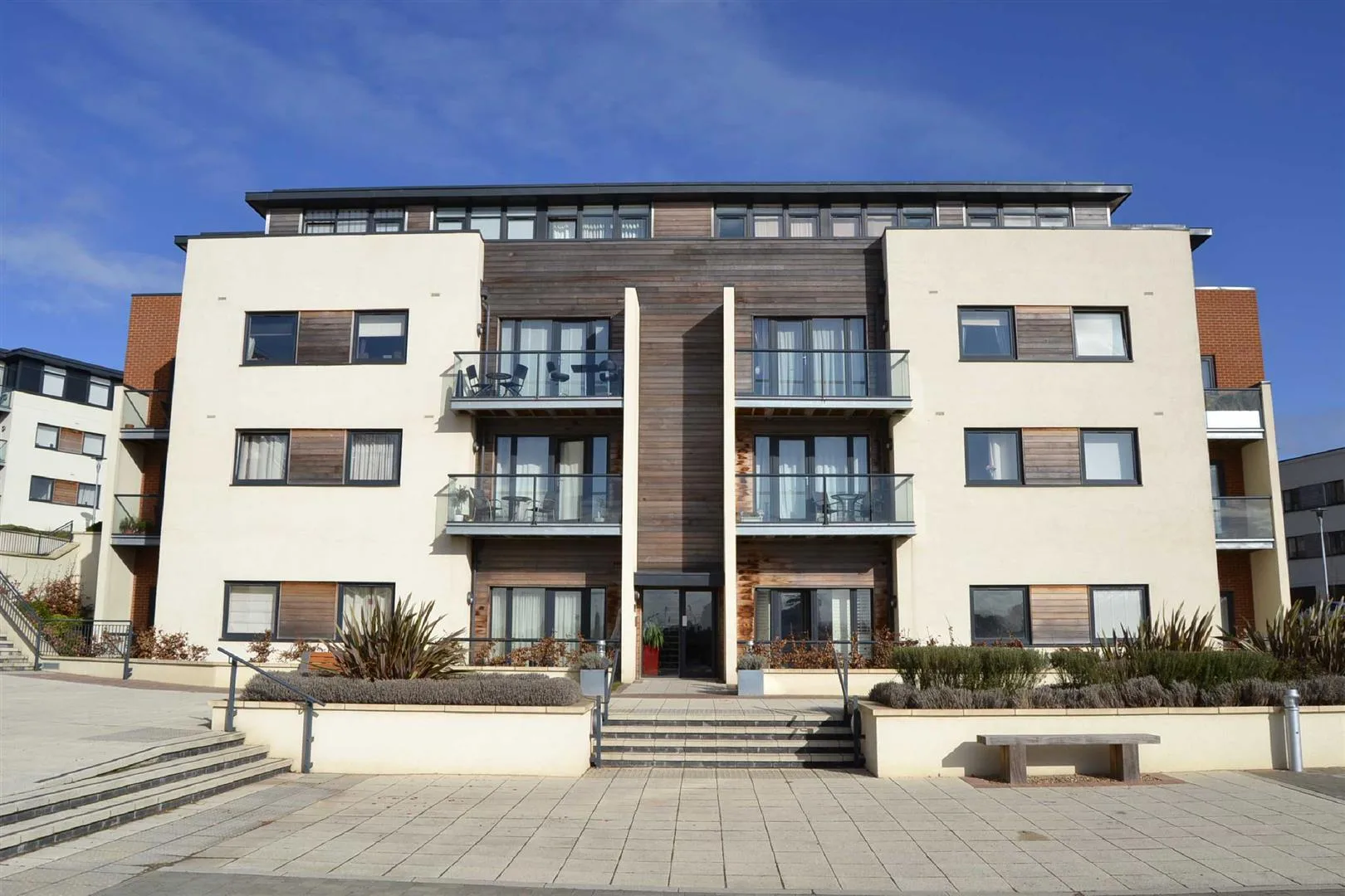 Flat Peacock Close in Greater London