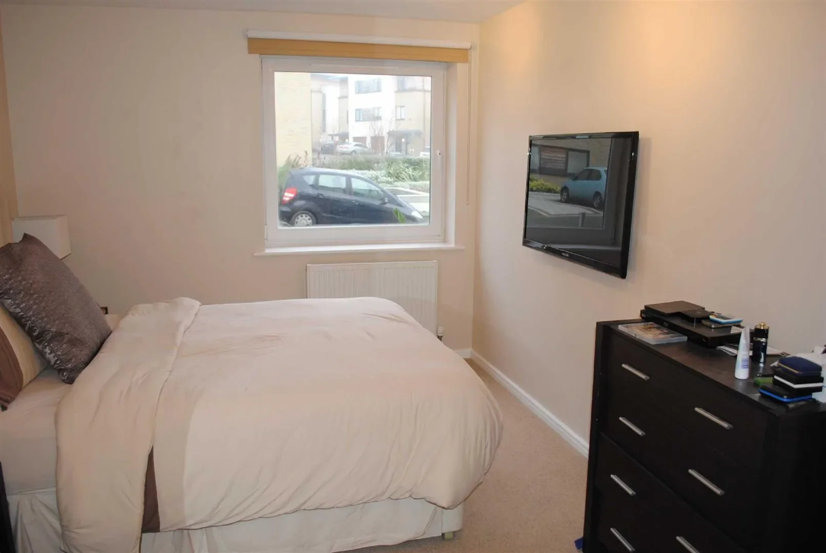 Flat Peacock Close in Greater London