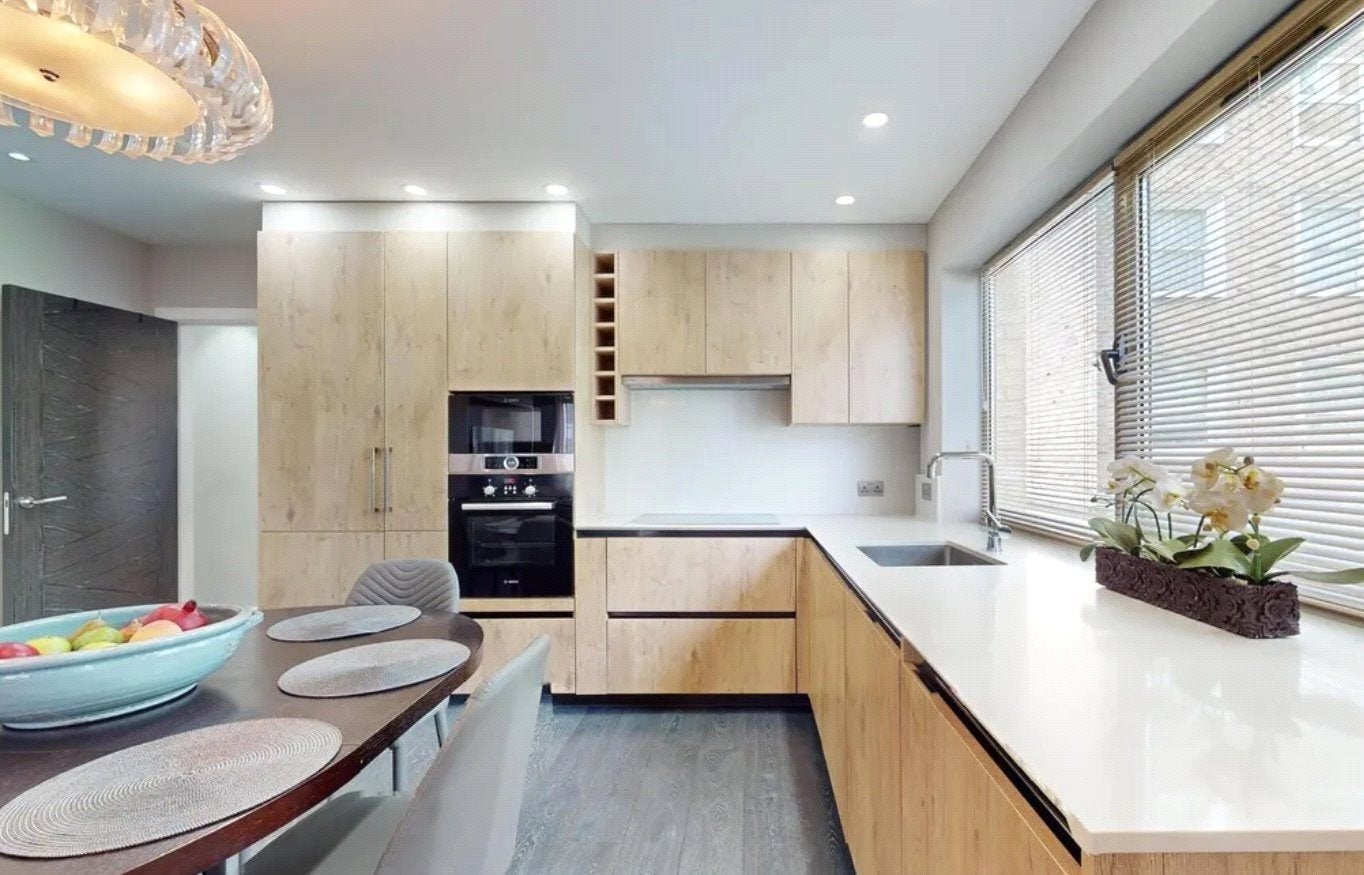 Flat Queensmead in Greater London