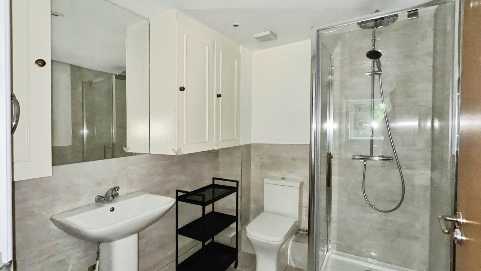 Flat Brunswick Road in Greater London