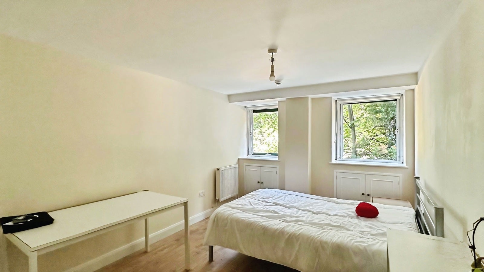 Flat Brunswick Road in Greater London