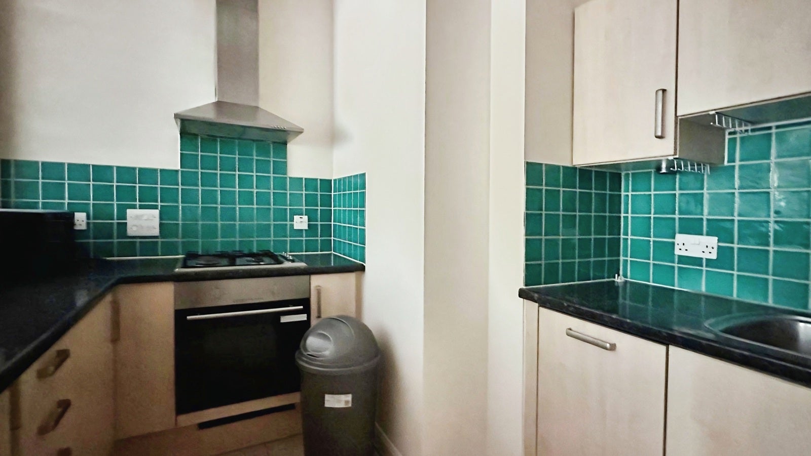 Flat Brunswick Road in Greater London
