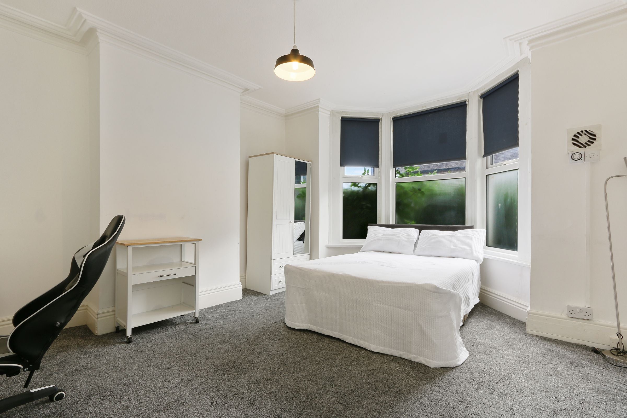 Room Cowlishaw Road in Sheffield